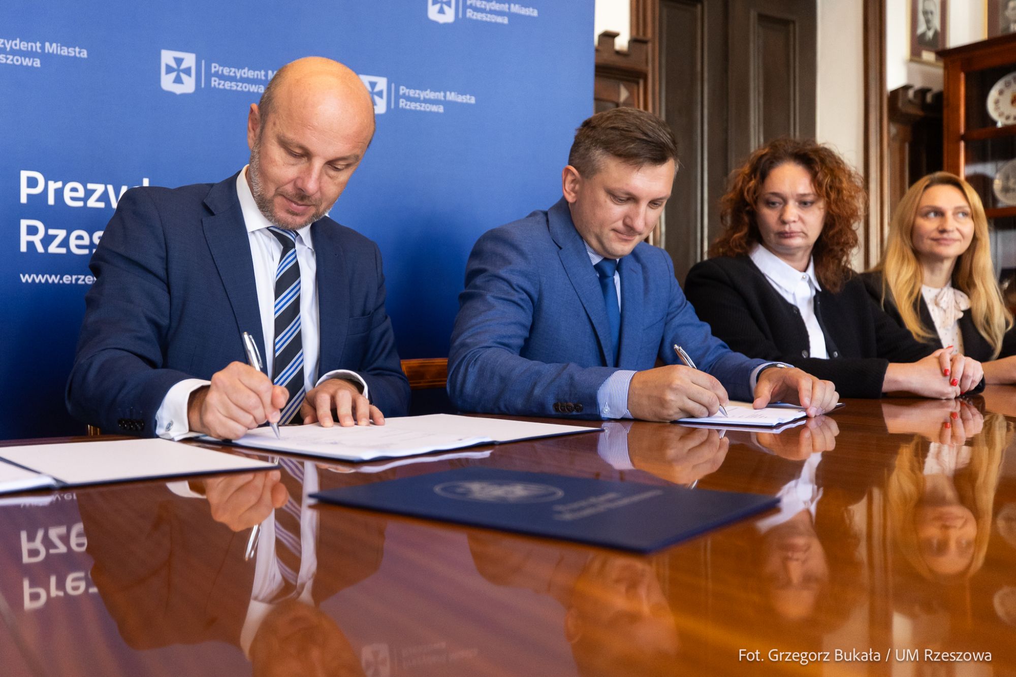 zdjęcie z podpisania umowy dotyczącej wsp&oacute;łpracy Rzeszowa i Iwano - Frankiwska,fot. Grzegorz Bukała, Urząd Miasta Rzeszowa